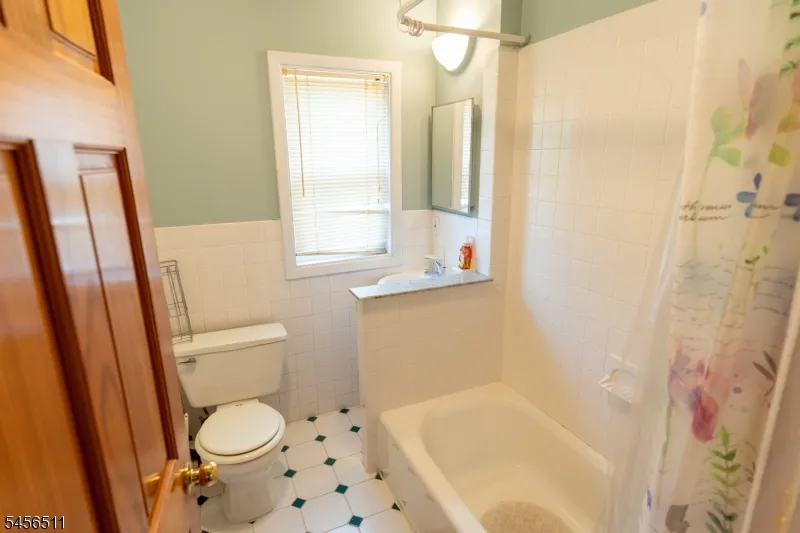 30 Carnation St Bergenfield, NJ 07621