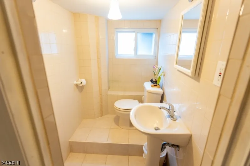 30 Carnation St Bergenfield, NJ 07621