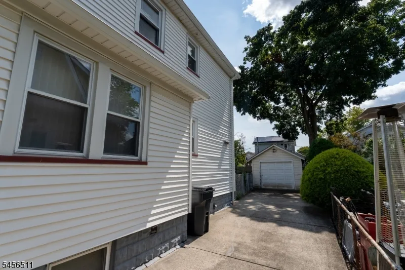 30 Carnation St Bergenfield, NJ 07621