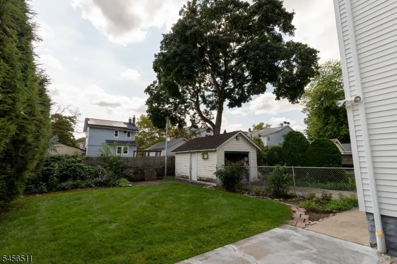 30 Carnation St Bergenfield, NJ 07621