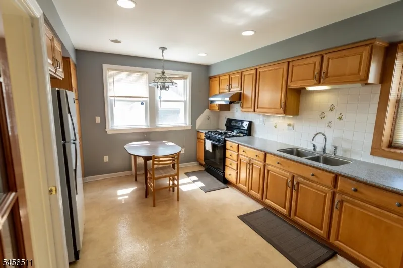 30 Carnation St Bergenfield, NJ 07621