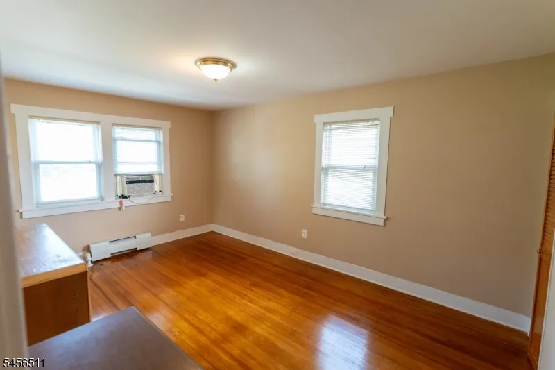 30 Carnation St Bergenfield, NJ 07621