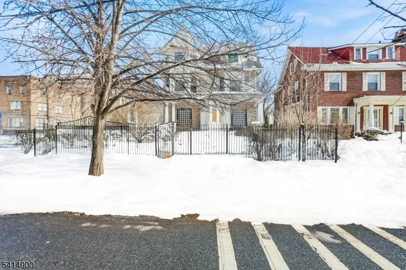 16 Ingraham Pl Newark City, NJ 07108