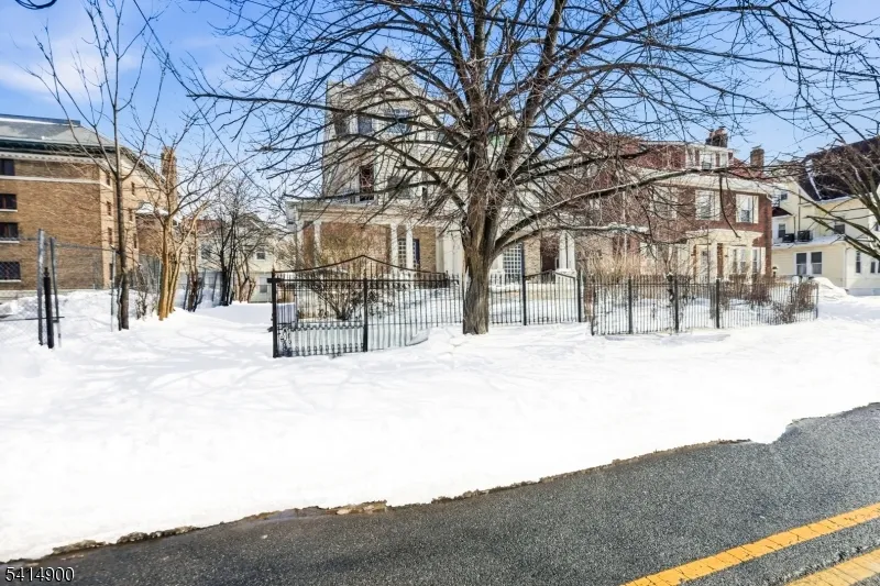 16 Ingraham Pl Newark City, NJ 07108