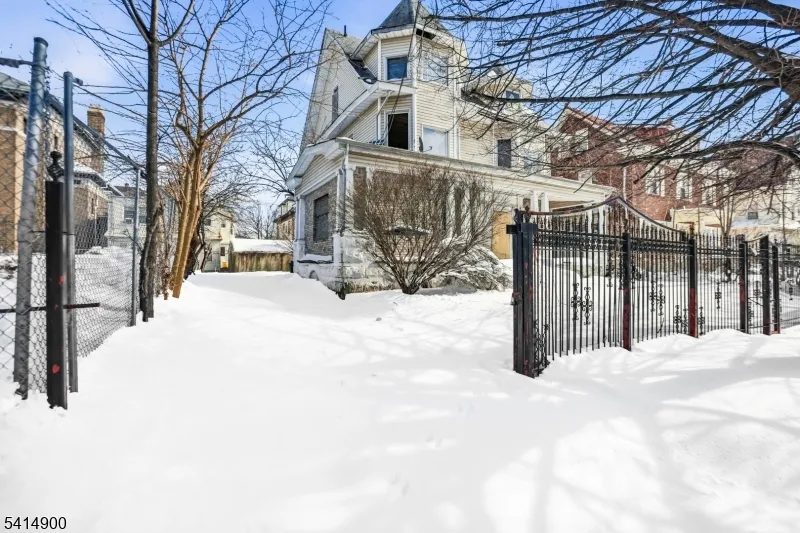 16 Ingraham Pl Newark City, NJ 07108