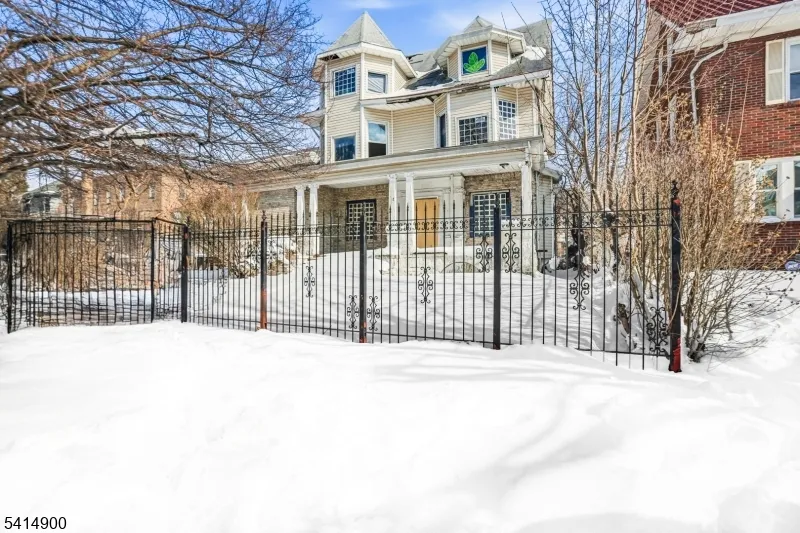 16 Ingraham Pl Newark City, NJ 07108