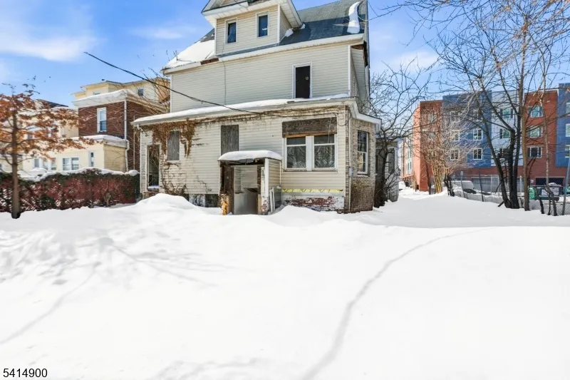 16 Ingraham Pl Newark City, NJ 07108