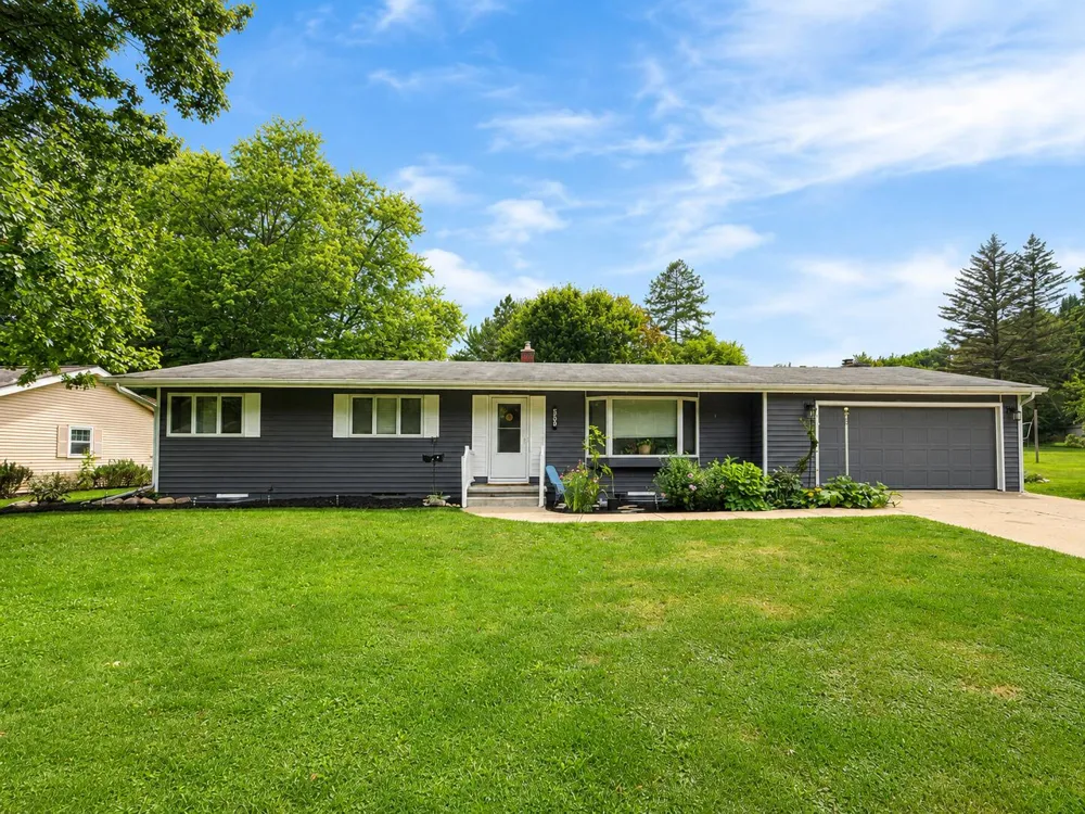 553 East Drive Marshall, MI 49068