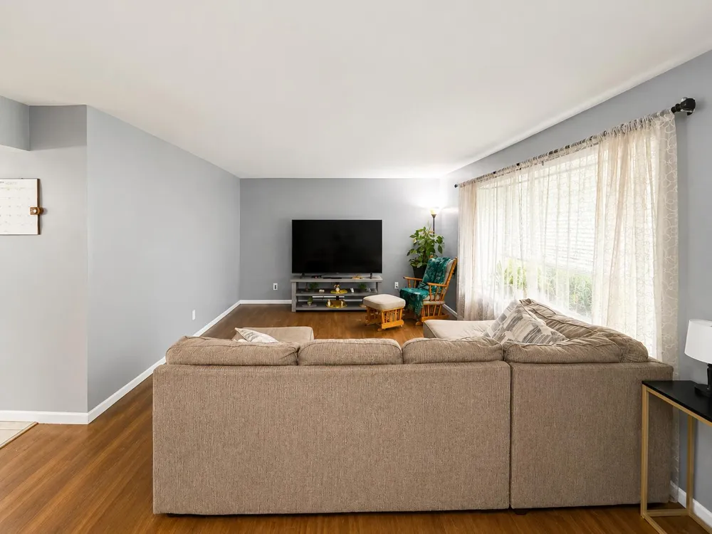 553 East Drive Marshall, MI 49068