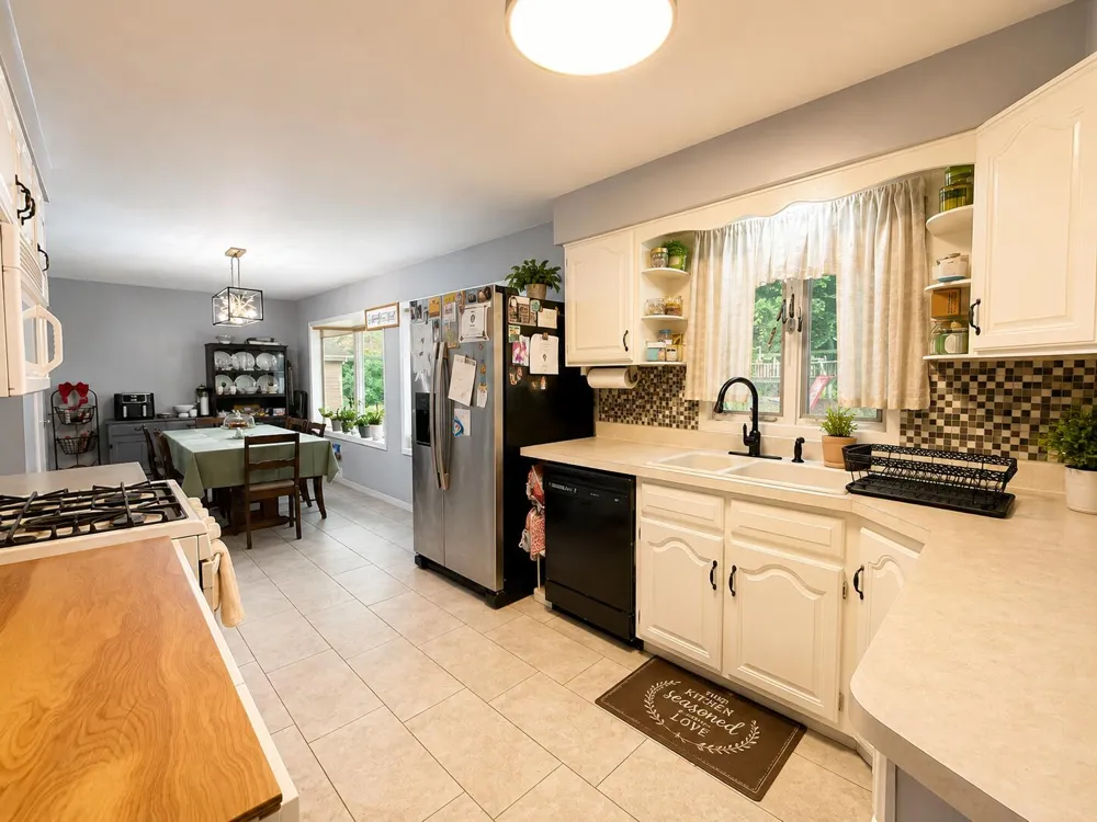 553 East Drive Marshall, MI 49068