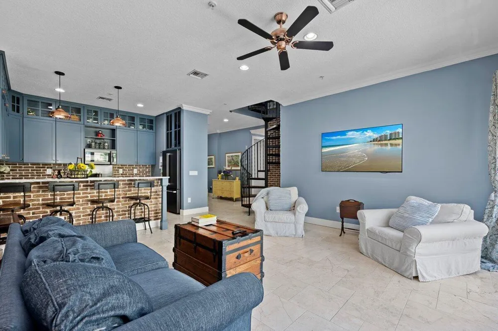 12 SE 1st Avenue #302 Delray Beach, FL 33444