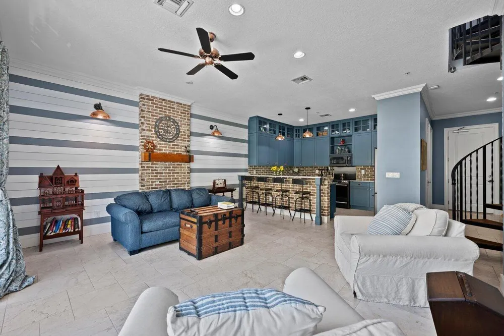 12 SE 1st Avenue #302 Delray Beach, FL 33444