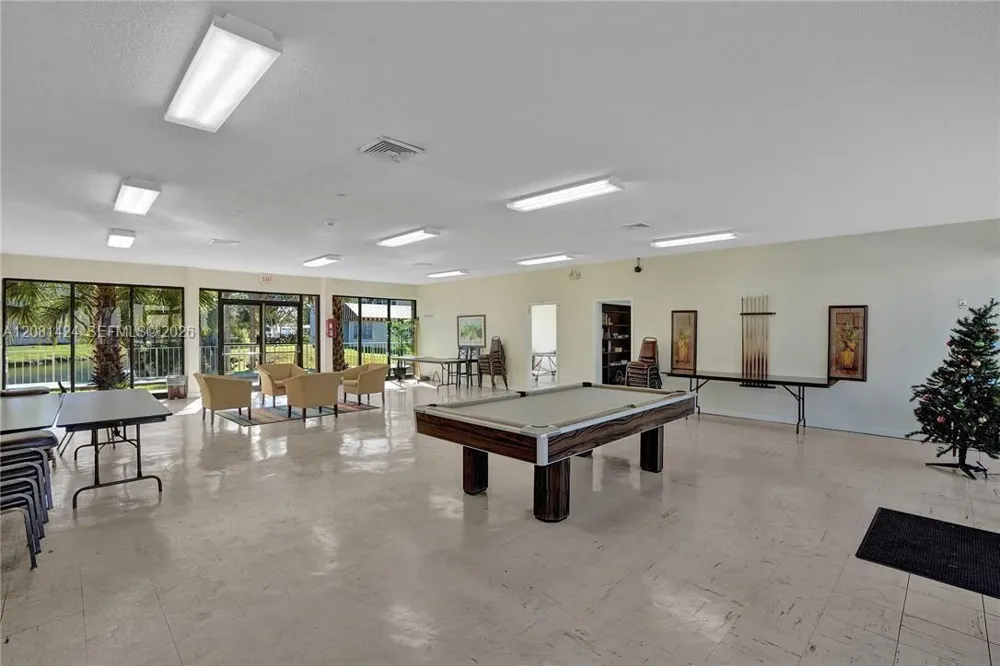 8325 Sunrise Lakes Blvd #212 Sunrise, FL 33322