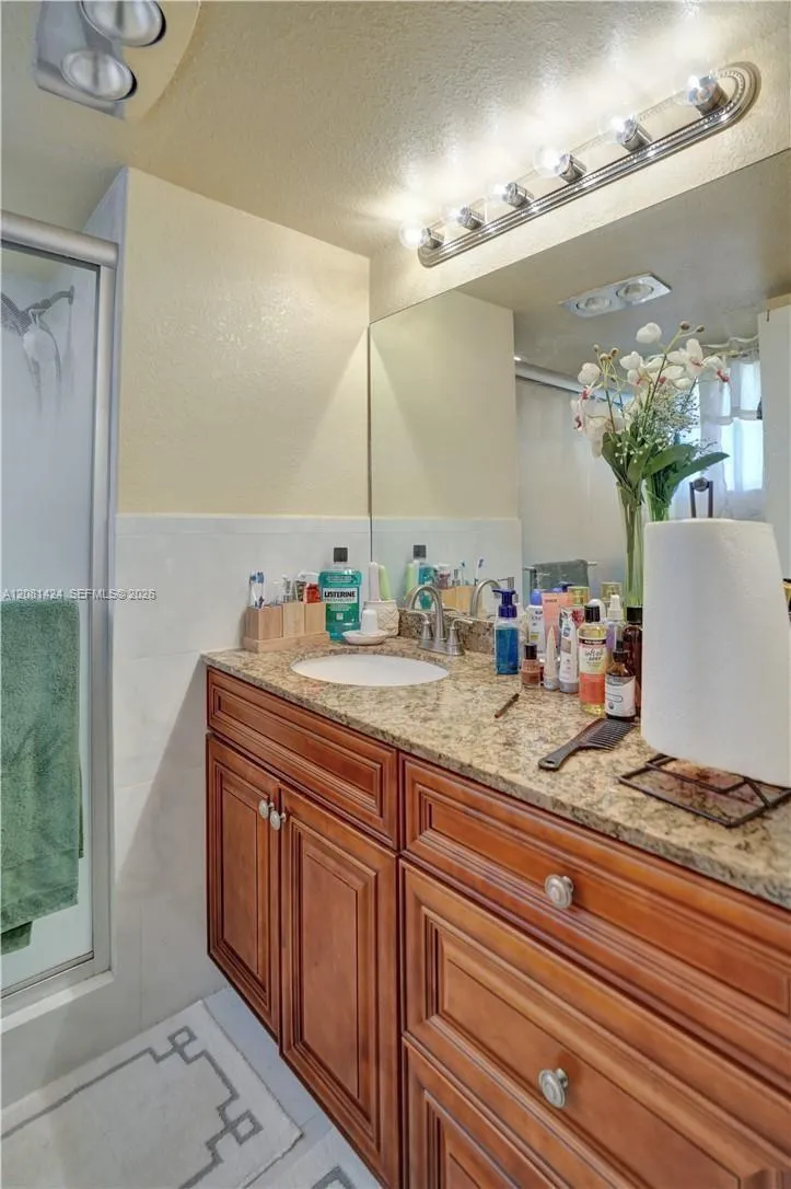 8325 Sunrise Lakes Blvd #212 Sunrise, FL 33322