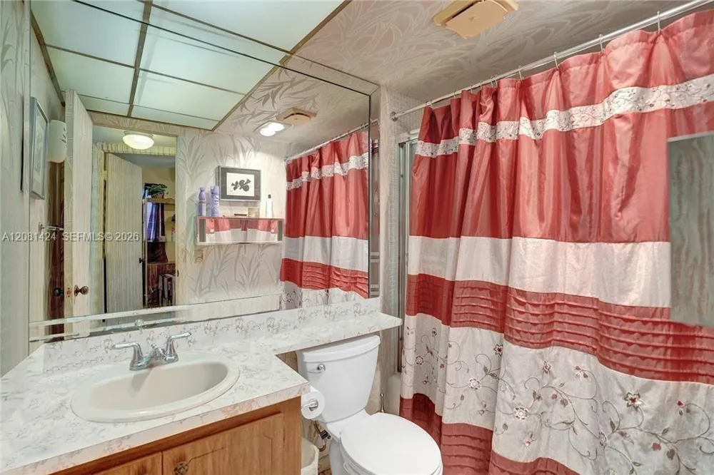 8325 Sunrise Lakes Blvd #212 Sunrise, FL 33322