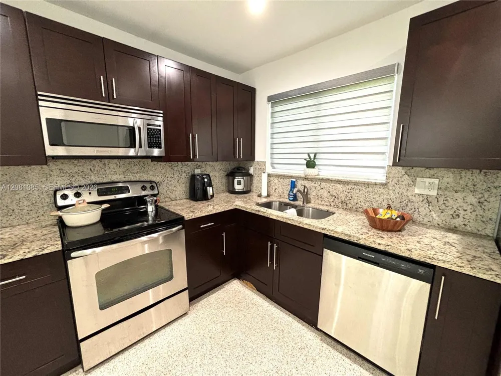 30 NE 125th St North Miami, FL 33161
