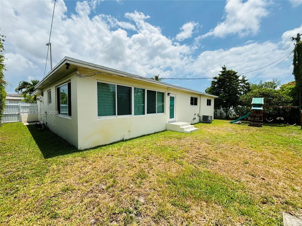 30 NE 125th St North Miami, FL 33161