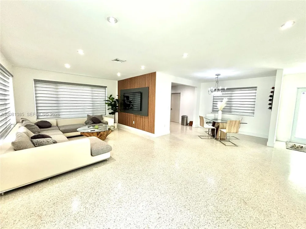 30 NE 125th St North Miami, FL 33161