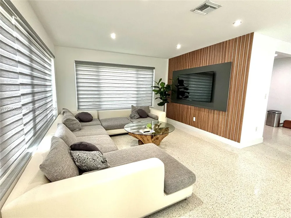 30 NE 125th St North Miami, FL 33161