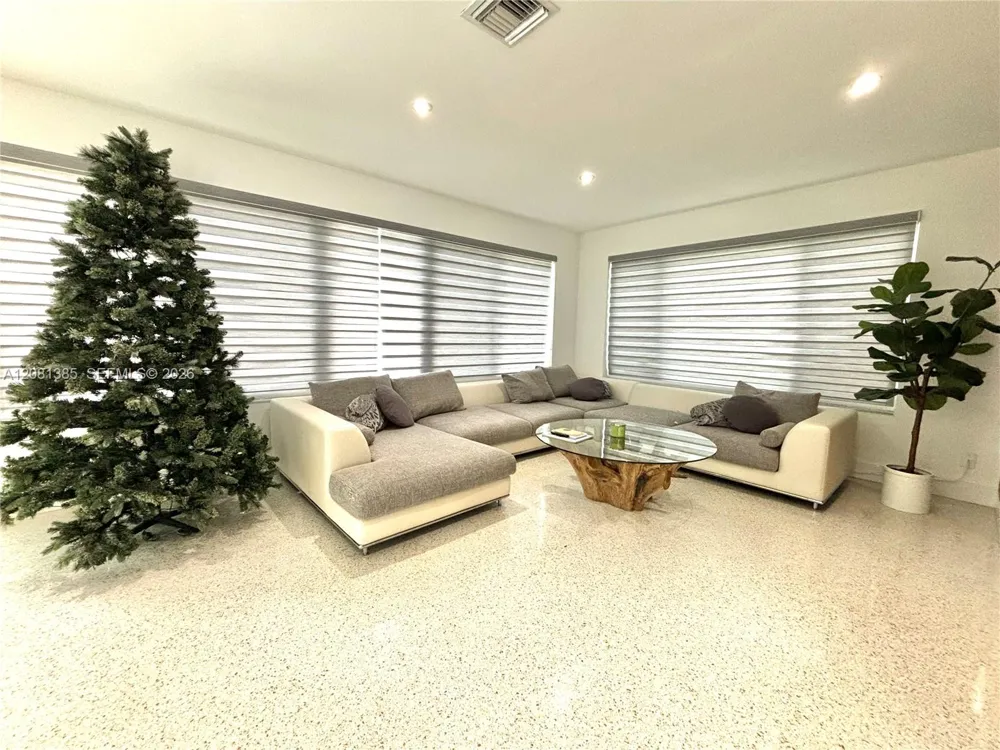 30 NE 125th St North Miami, FL 33161