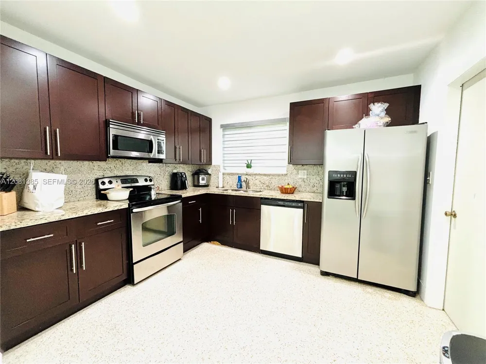 30 NE 125th St North Miami, FL 33161