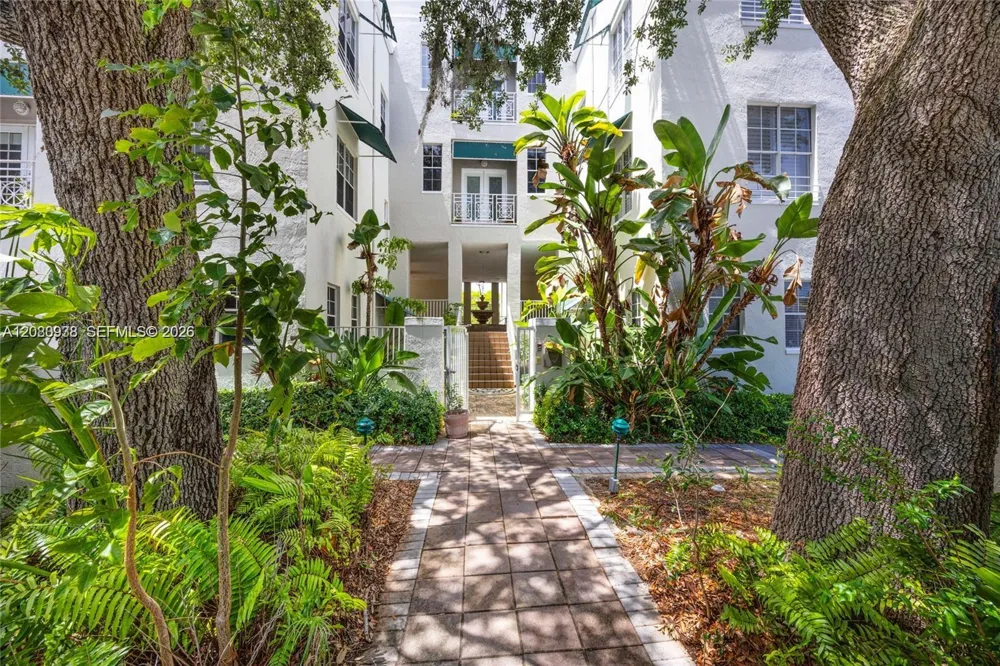 5801 SW 74th Ter #3 South Miami, FL 33143