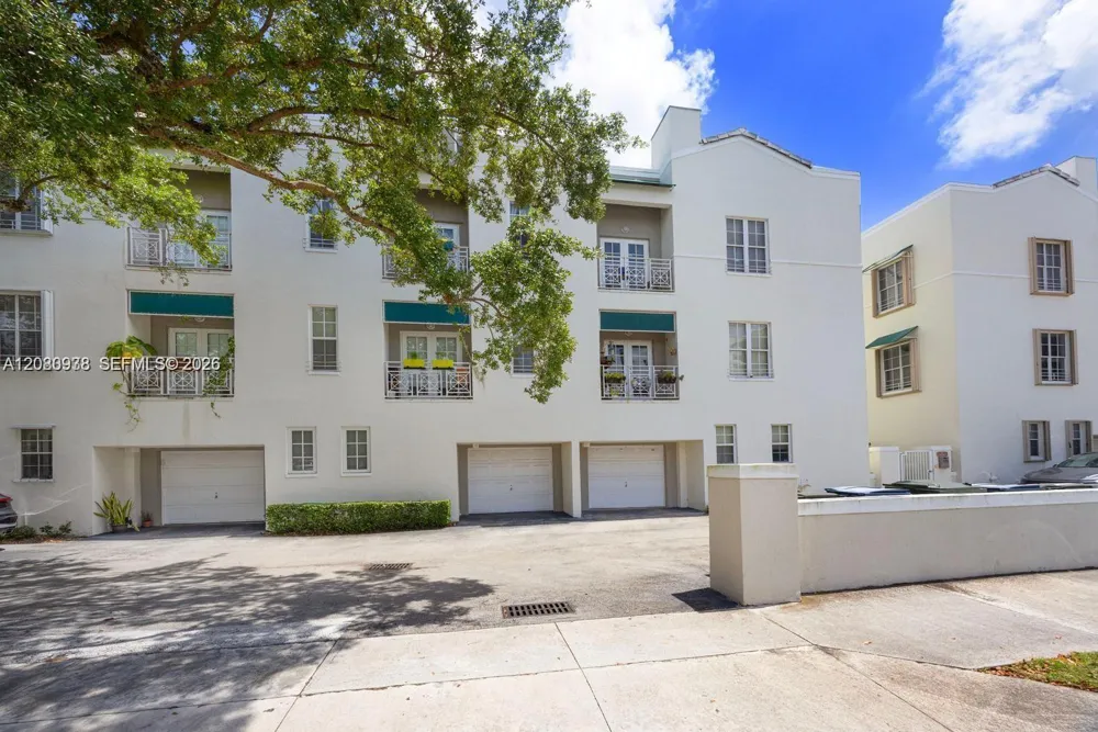 5801 SW 74th Ter #3 South Miami, FL 33143