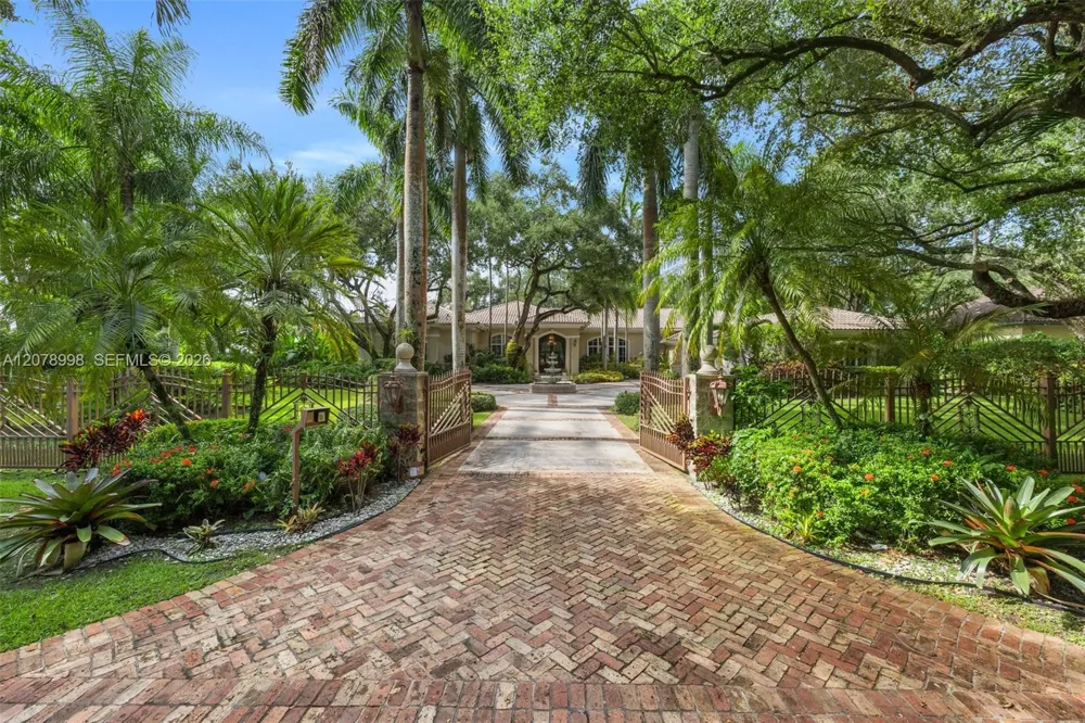 8430 SW 98th St Miami, FL 33156