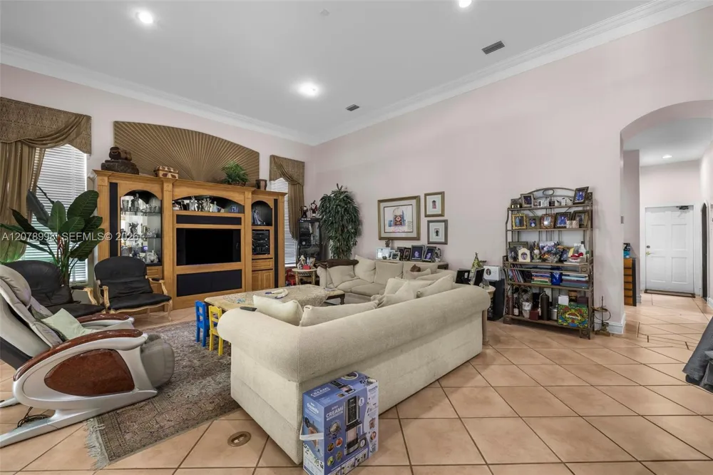 8430 SW 98th St Miami, FL 33156