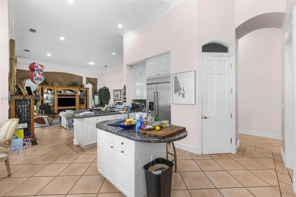 8430 SW 98th St Miami, FL 33156