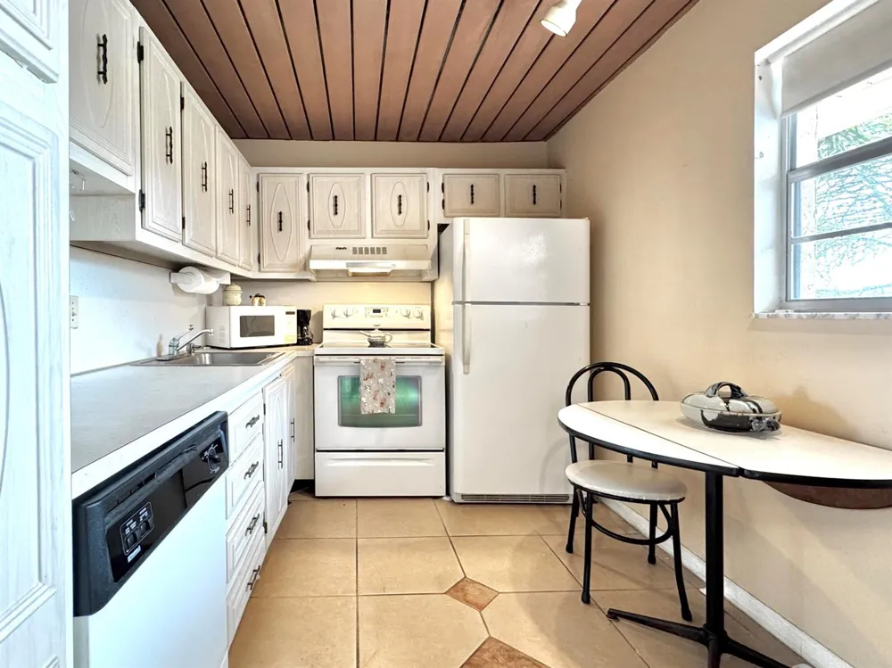 2515 NE 2nd Court #315 Boynton Beach, FL 33435