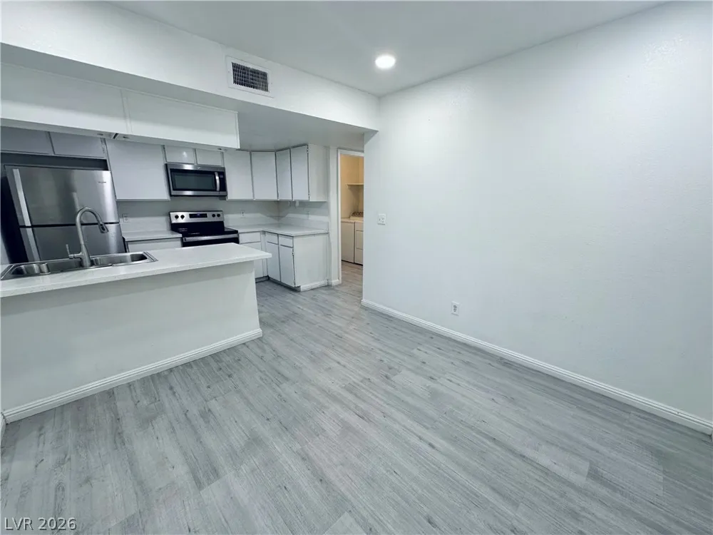 4225 Stewart Avenue #4 Las Vegas, NV 89110