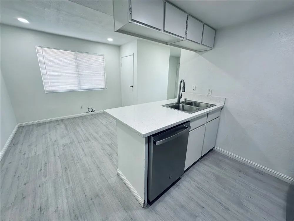 4225 Stewart Avenue #4 Las Vegas, NV 89110