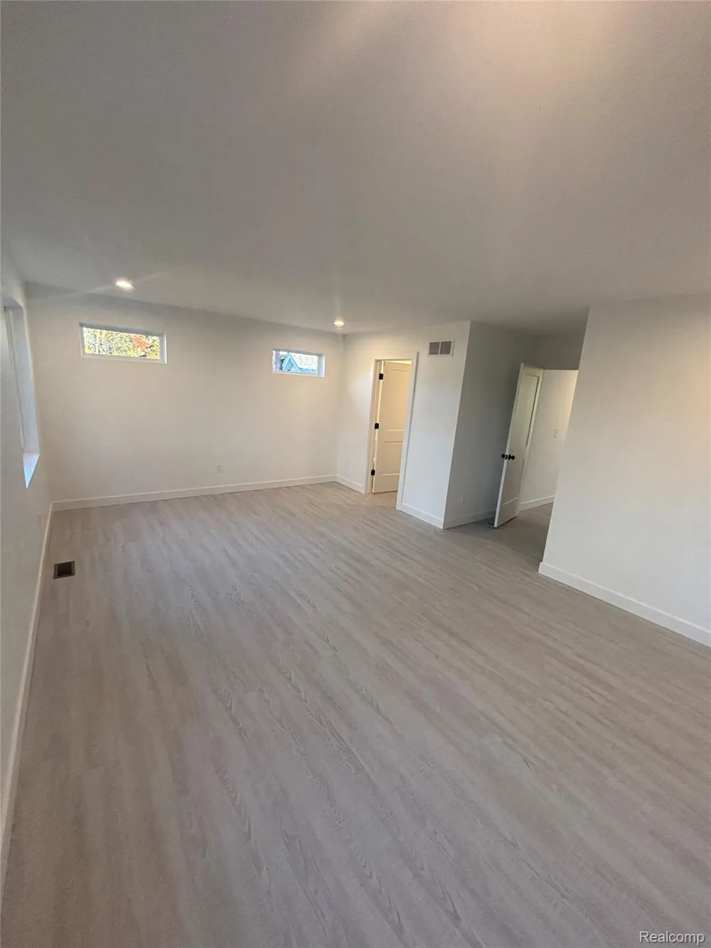 1019 E George Avenue Hazel Park City, MI 48030