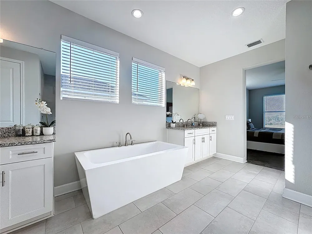 5216 LAKE VENICE DRIVE Wimauma, FL 33598
