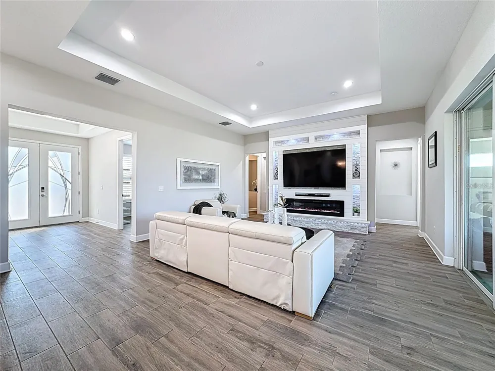 5216 LAKE VENICE DRIVE Wimauma, FL 33598