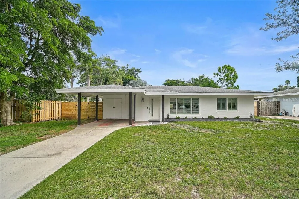 2347 TANGERINE DRIVE Sarasota, FL 34239