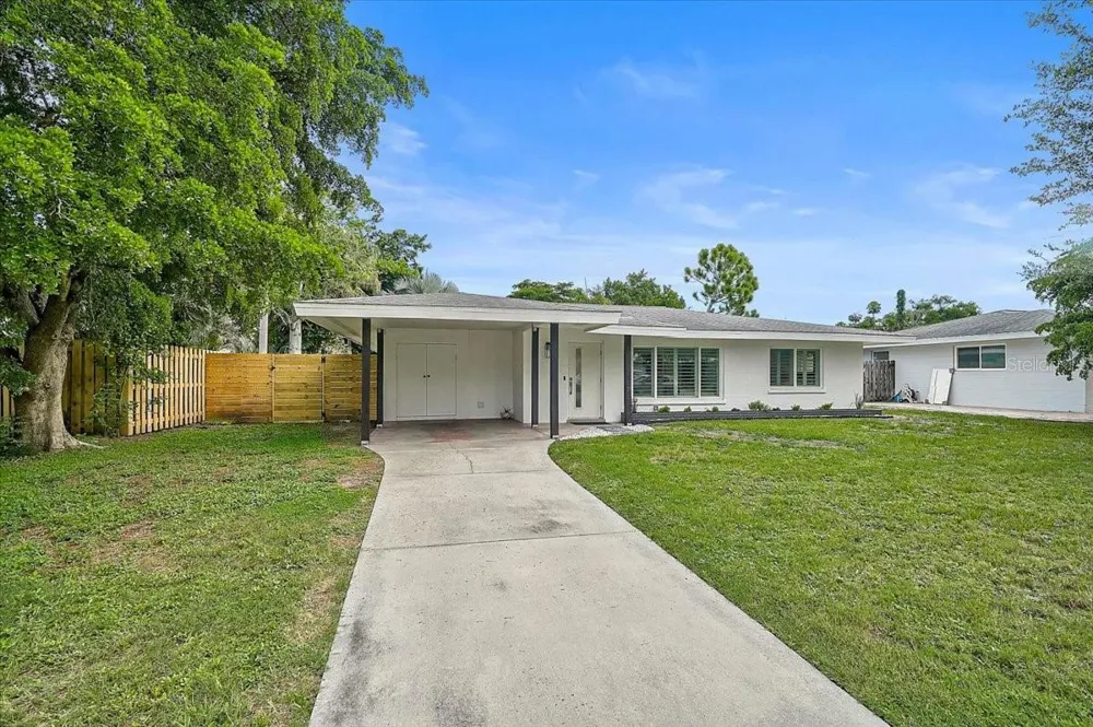 2347 TANGERINE DRIVE Sarasota, FL 34239