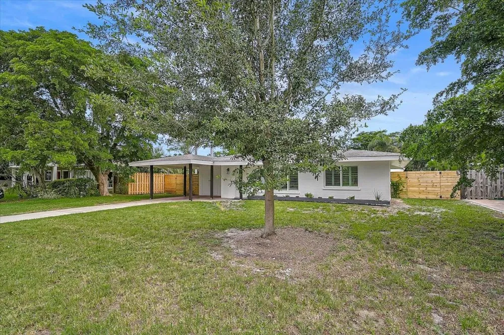 2347 TANGERINE DRIVE Sarasota, FL 34239