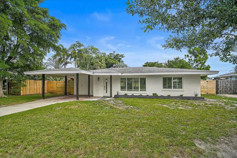 2347 TANGERINE DRIVE Sarasota, FL 34239