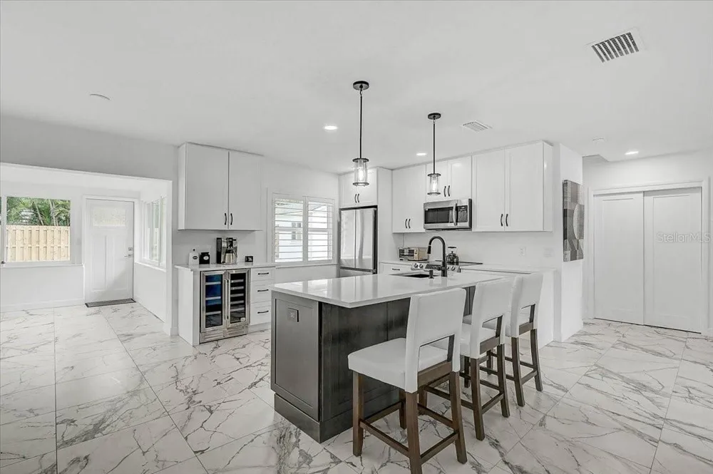 2347 TANGERINE DRIVE Sarasota, FL 34239
