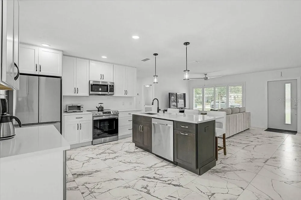 2347 TANGERINE DRIVE Sarasota, FL 34239