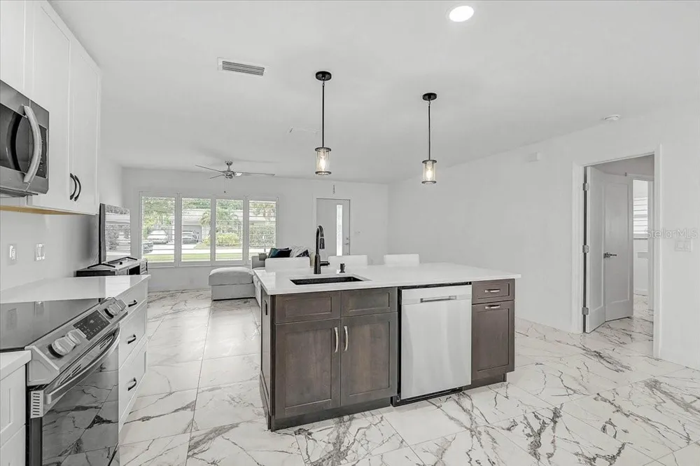 2347 TANGERINE DRIVE Sarasota, FL 34239