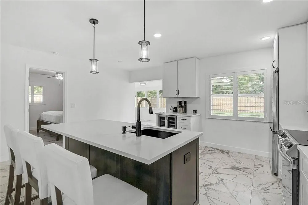 2347 TANGERINE DRIVE Sarasota, FL 34239