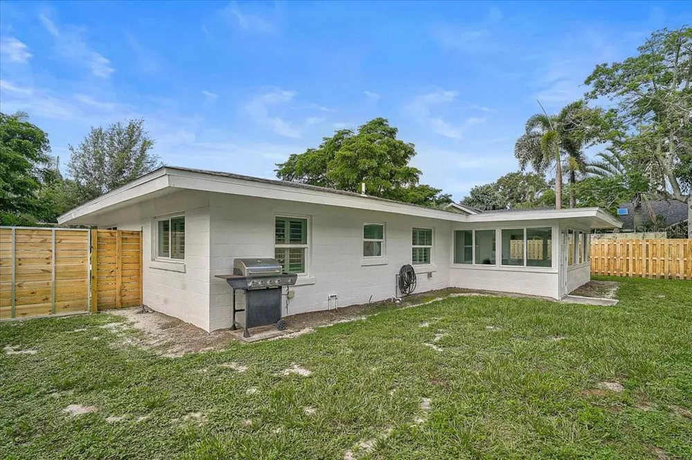 2347 TANGERINE DRIVE Sarasota, FL 34239