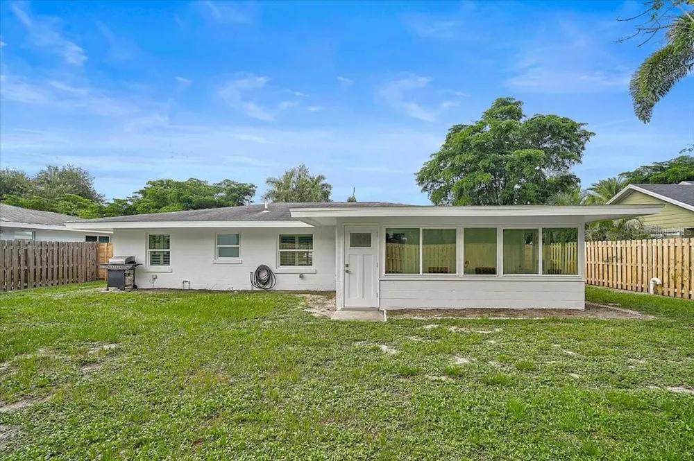 2347 TANGERINE DRIVE Sarasota, FL 34239