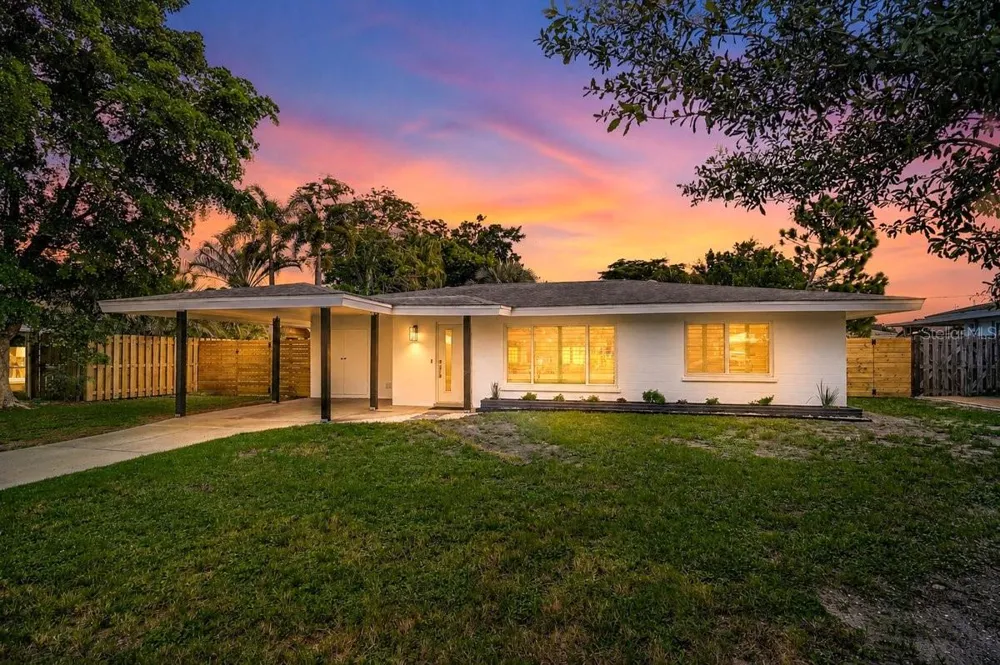 2347 TANGERINE DRIVE Sarasota, FL 34239