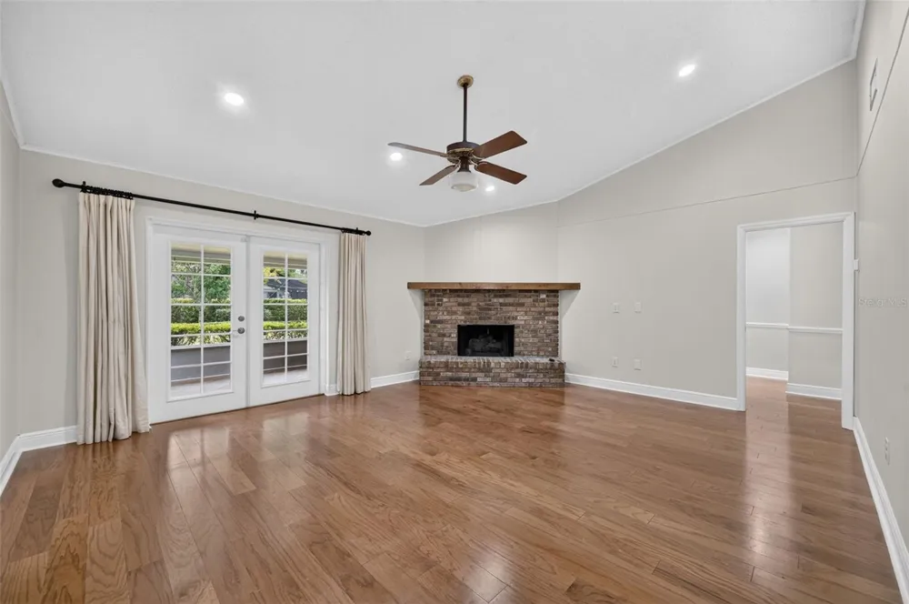 8825 BUTTERNUT BOULEVARD Orlando, FL 32817