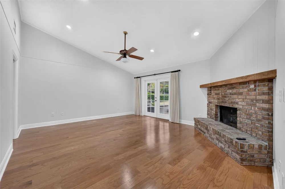 8825 BUTTERNUT BOULEVARD Orlando, FL 32817