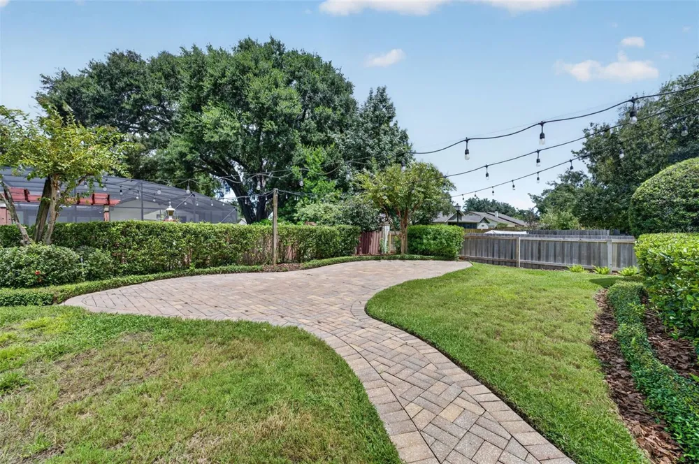 8825 BUTTERNUT BOULEVARD Orlando, FL 32817